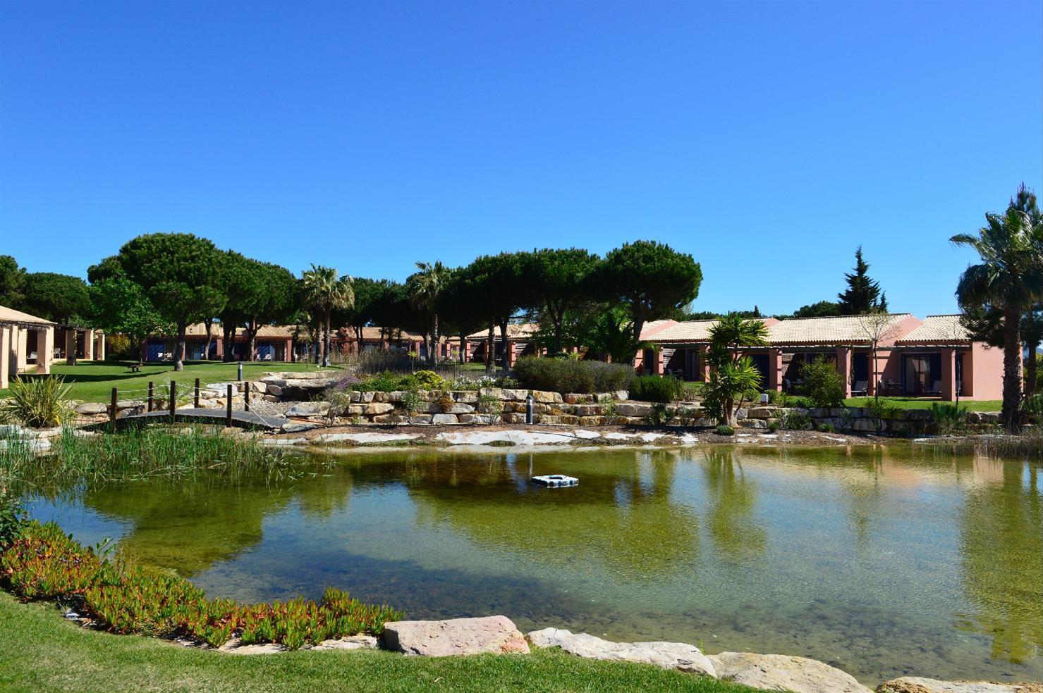 Pestana Vila Sol - Vilamoura Premium Golf Resort Kültér fotó The resort's lake